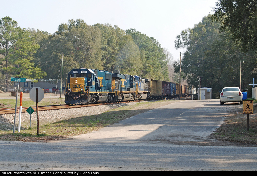 CSX 8521 leads M735-19 west